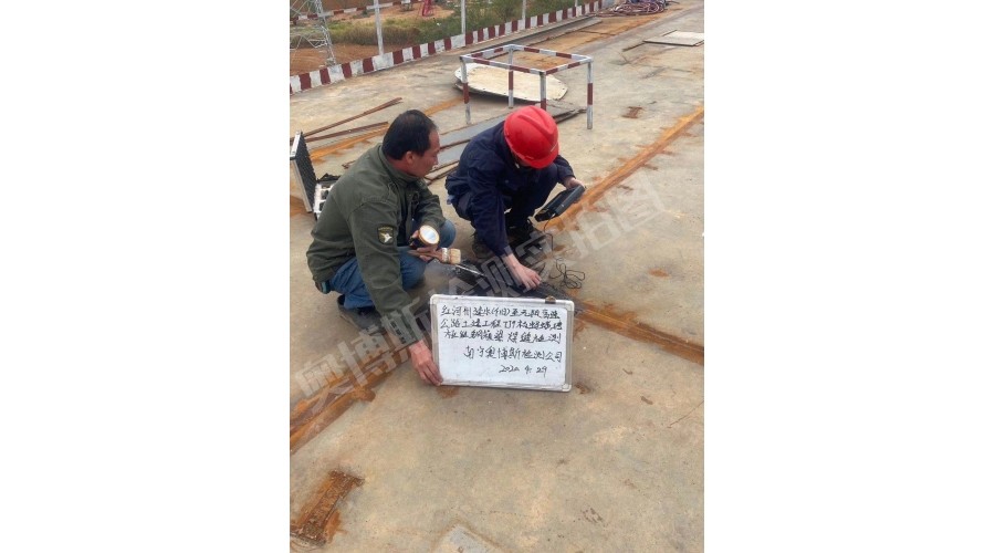 云南，紅河州建水至元陽(yáng)高速公路土建工程，螞蝗塘匝道鋼箱梁焊縫檢測(cè)現(xiàn)場(chǎng)作業(yè)